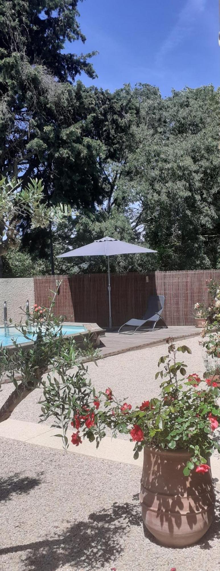 Hotel Location Saisonniere Avec Piscine Et Terrasse Au Pied Du Luberon Lauris Exterior foto