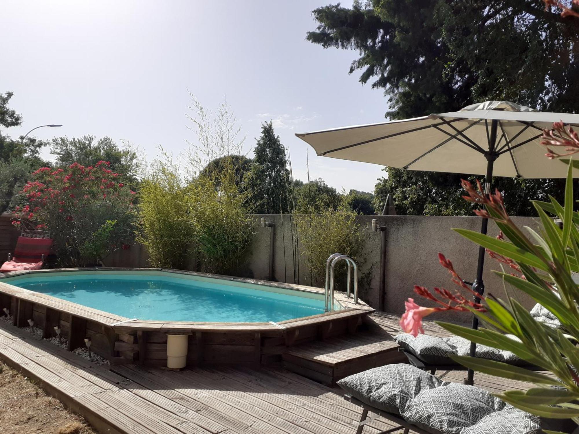 Hotel Location Saisonniere Avec Piscine Et Terrasse Au Pied Du Luberon Lauris Exterior foto